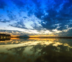 怀孕初期分泌褐色液体图（怀孕初期分泌物是褐色的）